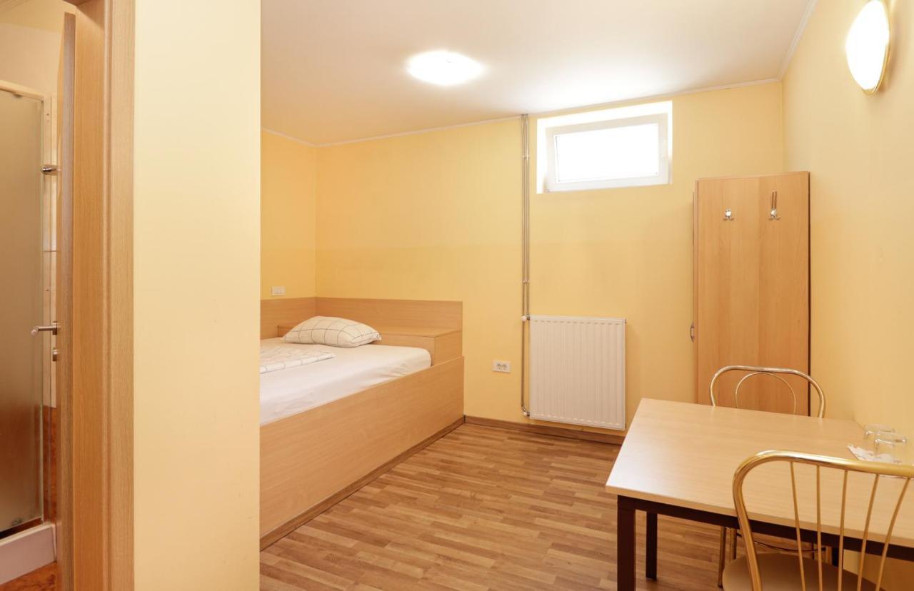 Beg Rooms ماريبور المظهر الخارجي الصورة